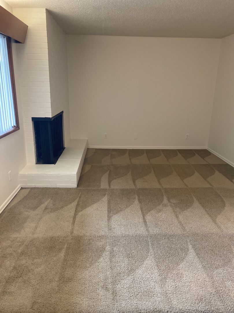 Portland Apartment: 10317 NE Hoyt St