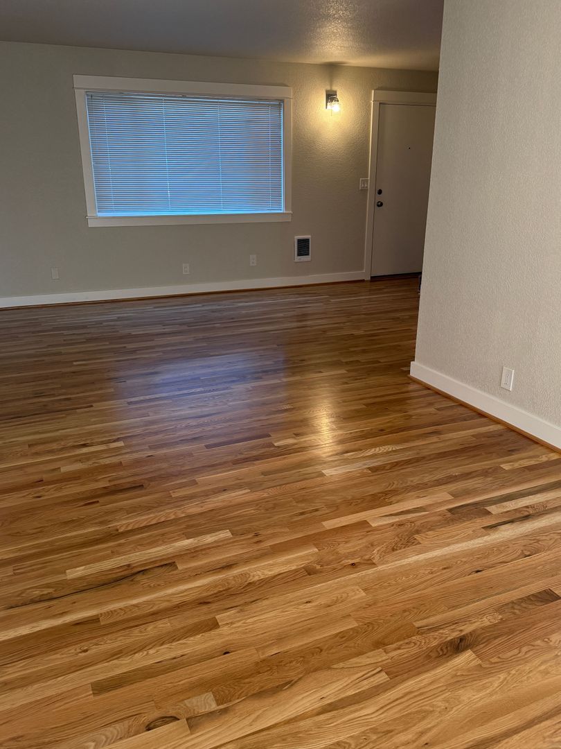 Portland Apartment: 10317 NE Hoyt St