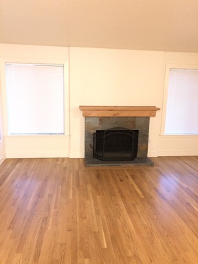 Ainsworth Ct Fireplace Hardwood DW Tiled Kit-Bath Parking – photo 1