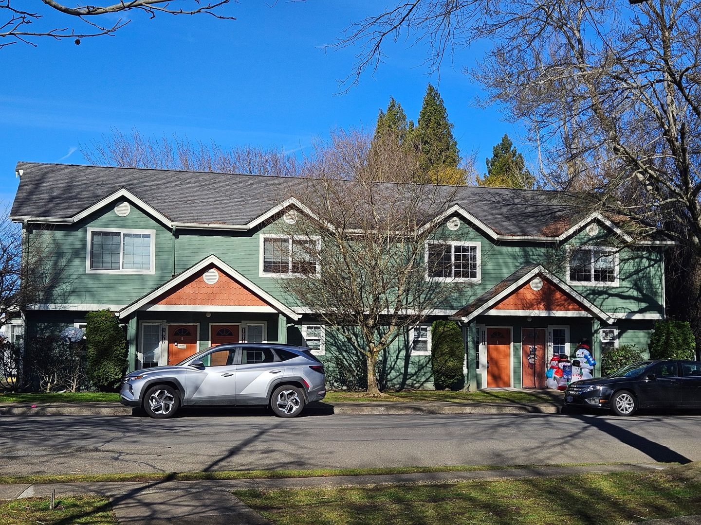 Gresham Apartment: 1933-1999 SE 6th St