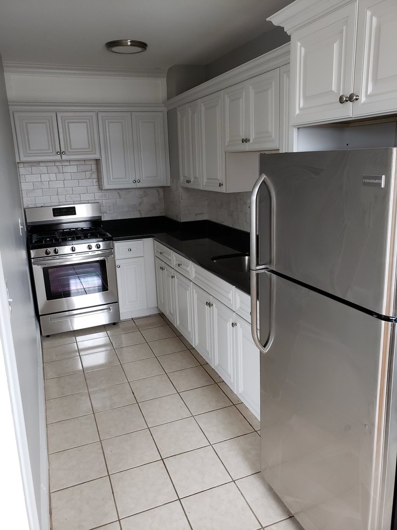 Salem Apartment: 176 Lafayette St