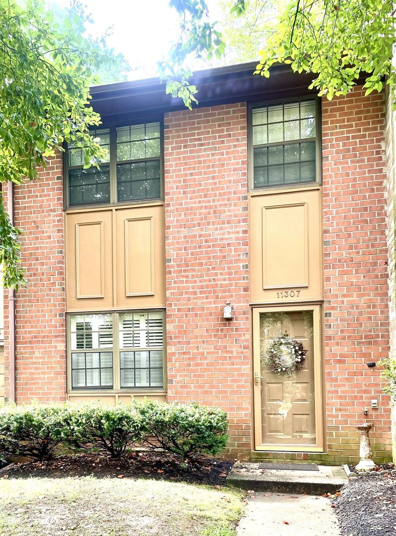 Reston Townhome: 11307 Headlands Ct