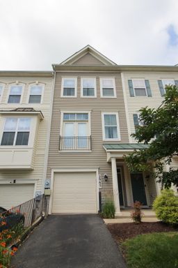 3BR/2.5BA townhome – photo 1