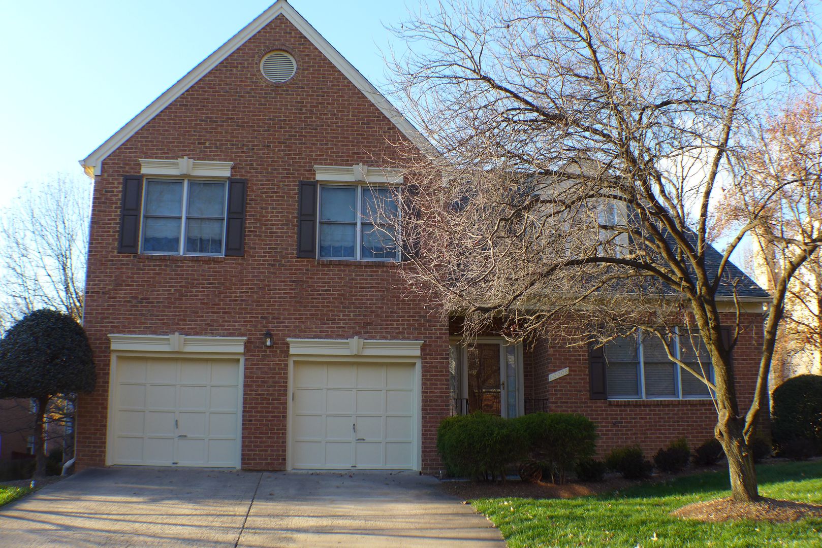 Fairfax House: 10008 Manor Pl