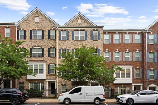 Available September 20! Spacious 3-bedroom, 2.5-bath residence with an attached one-car garage in the gated Potomac Club community. – photo 1