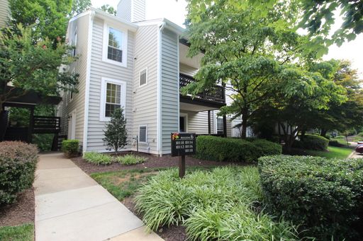 Large upper-level condo