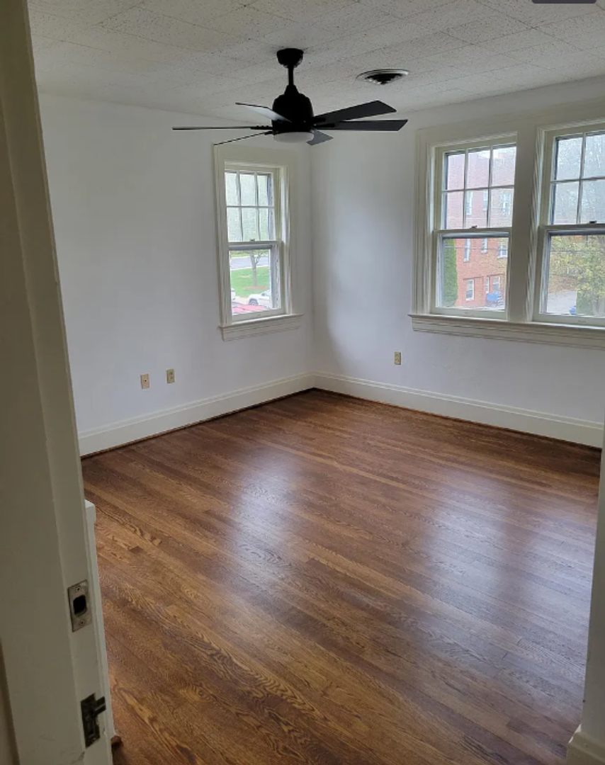 Winchester Apartment: 423 W Cork St
