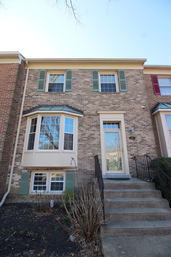 Fairfax House: 3186 Cantrell Ln