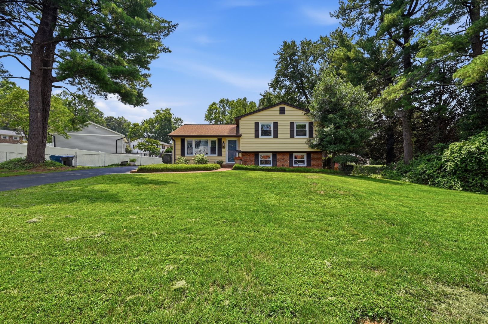 Alexandria House: 6426 Carriage Dr