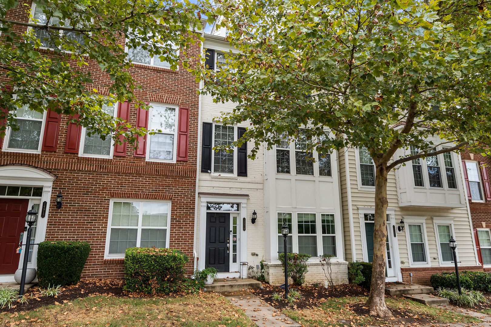 Woodbridge Townhome: 14919 Potomac Branch Dr