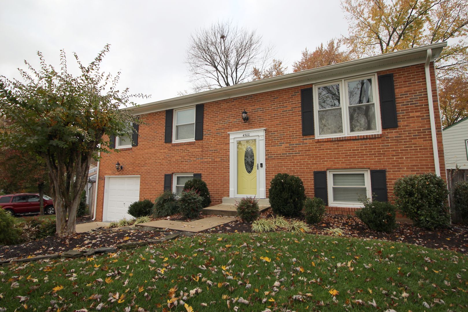 Alexandria House: 4500 Lantern Pl