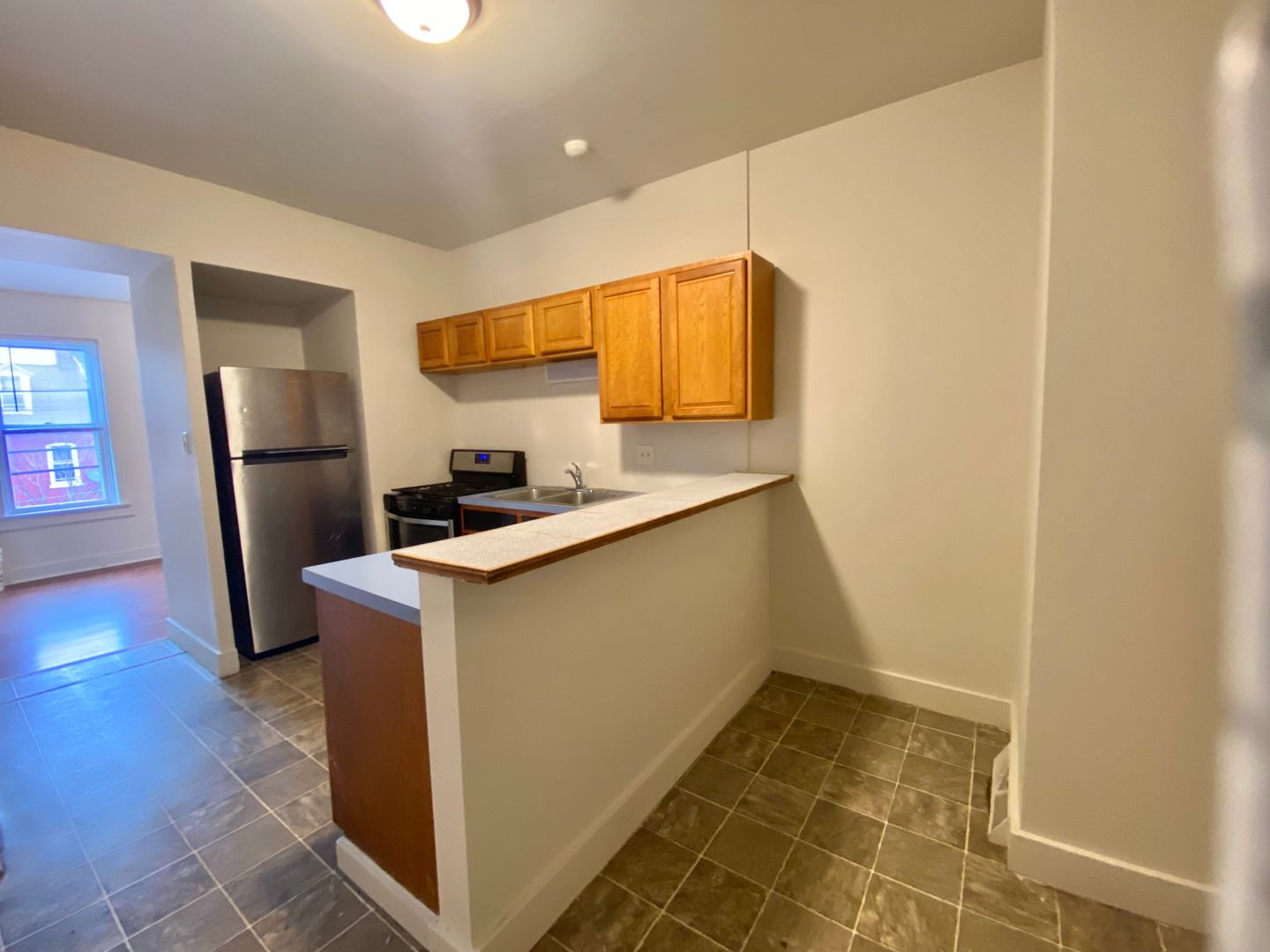 Lancaster Apartment: 644 E Chestnut St