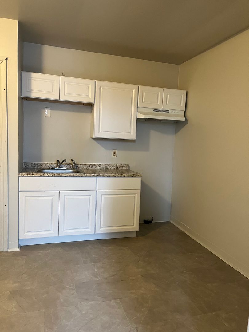 Columbia Apartment: 415-417 Locust St