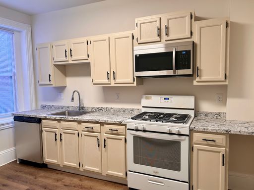 Downtown Living at it's Best! Lovely 1 BR 1st Floor Apartment in Heart of Lancaster City! – photo 1