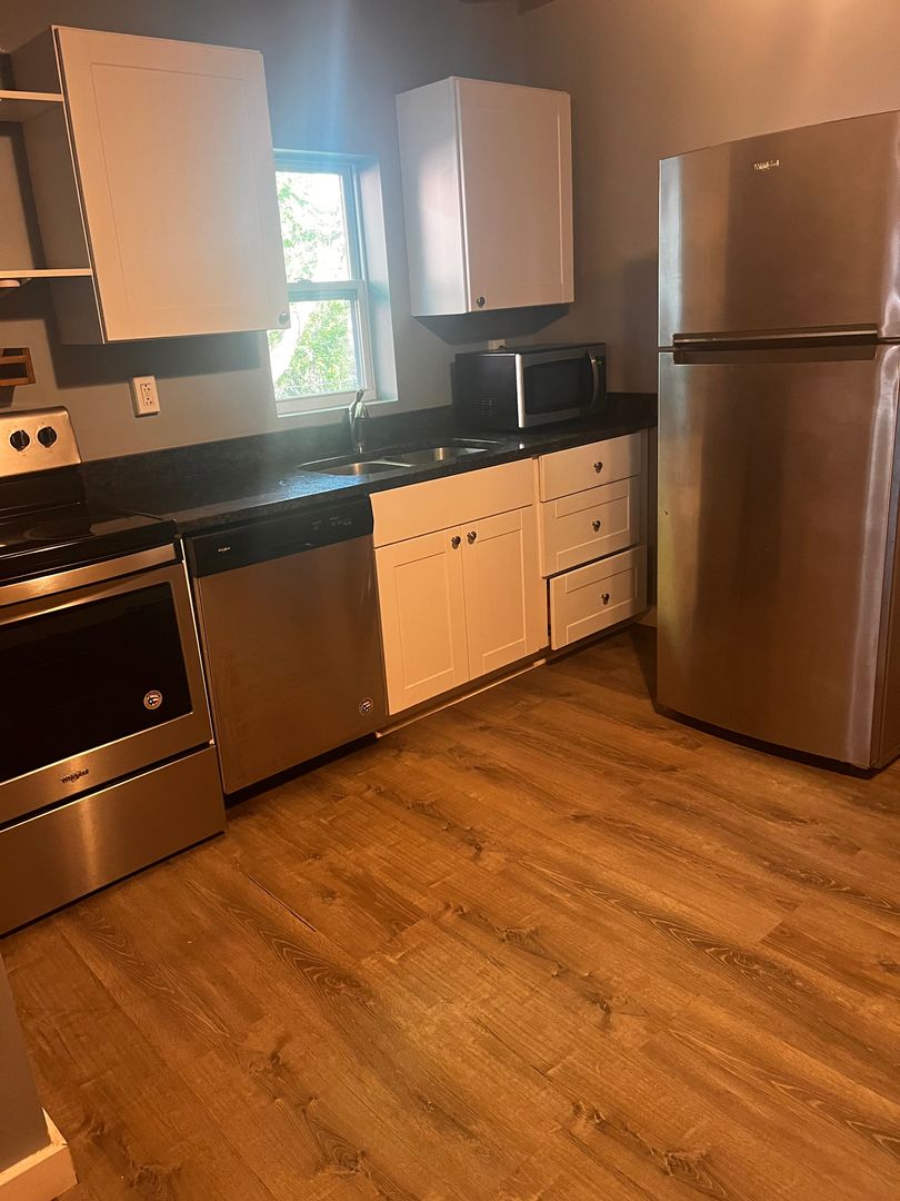 Lancaster Apartment: 211 E Frederick St