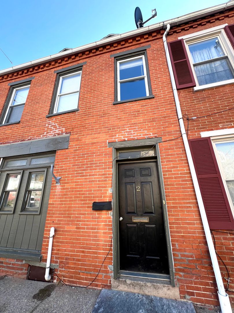 Lancaster Apartment: 253 N Mulberry St