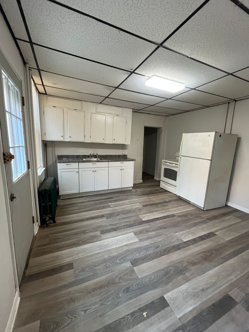 Lancaster Apartment: 136 E Walnut St