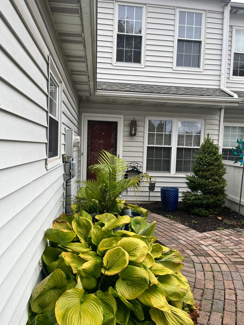 Lancaster House: 106 Spring Ridge Ct