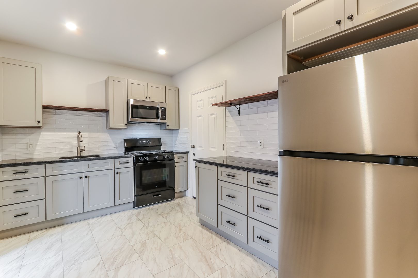 Lancaster Apartment: 104 N Marshall St