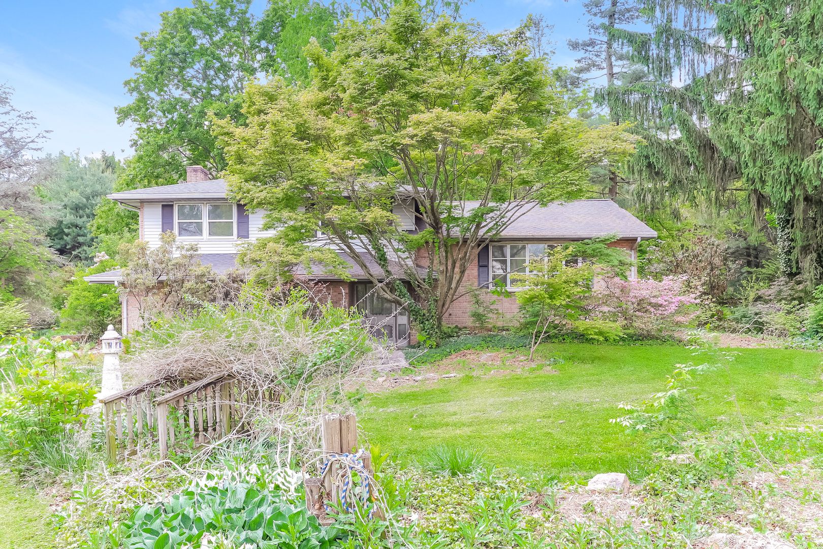 Lancaster House: 934 Village Rd