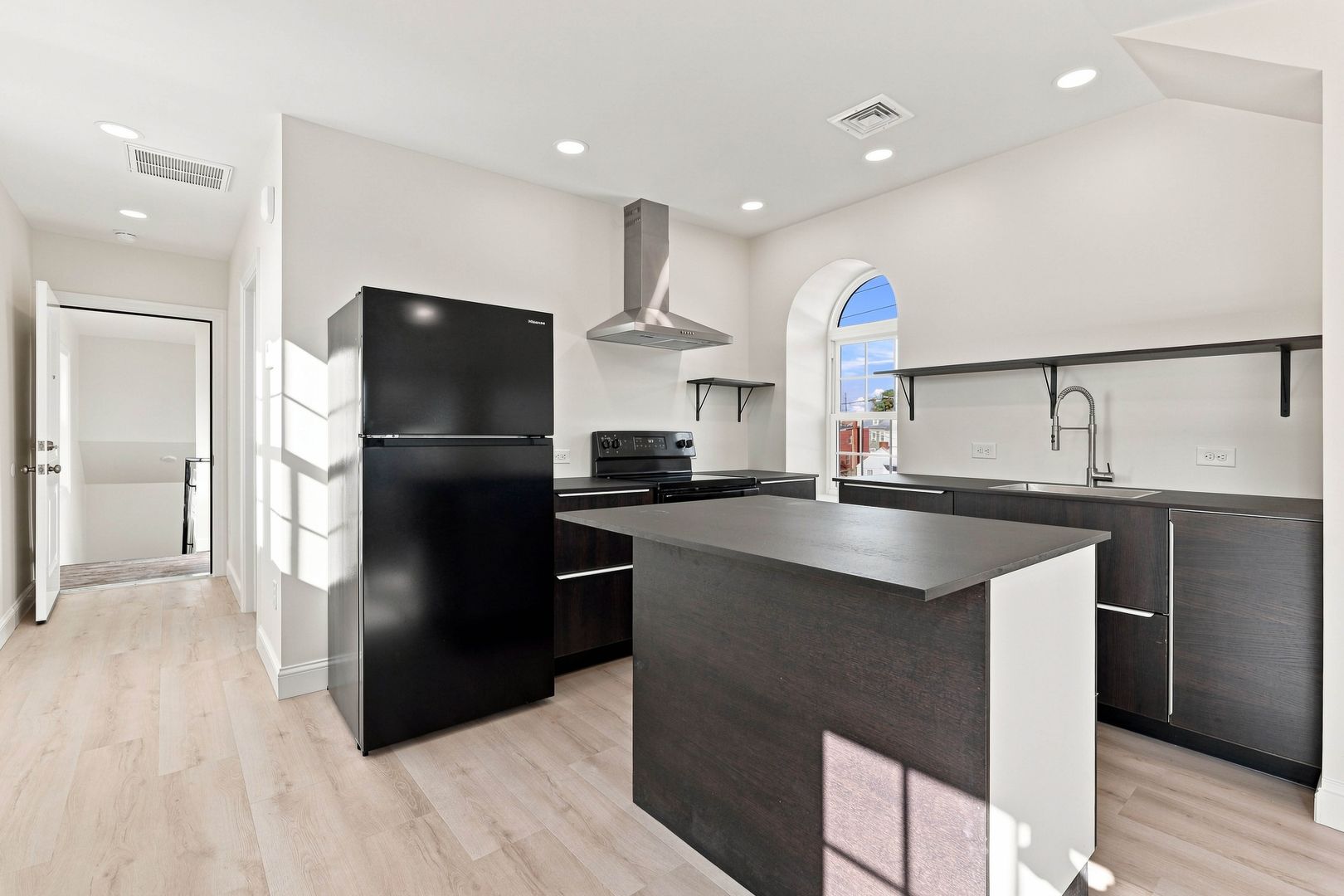 Lancaster Apartment: 740 W Vine St