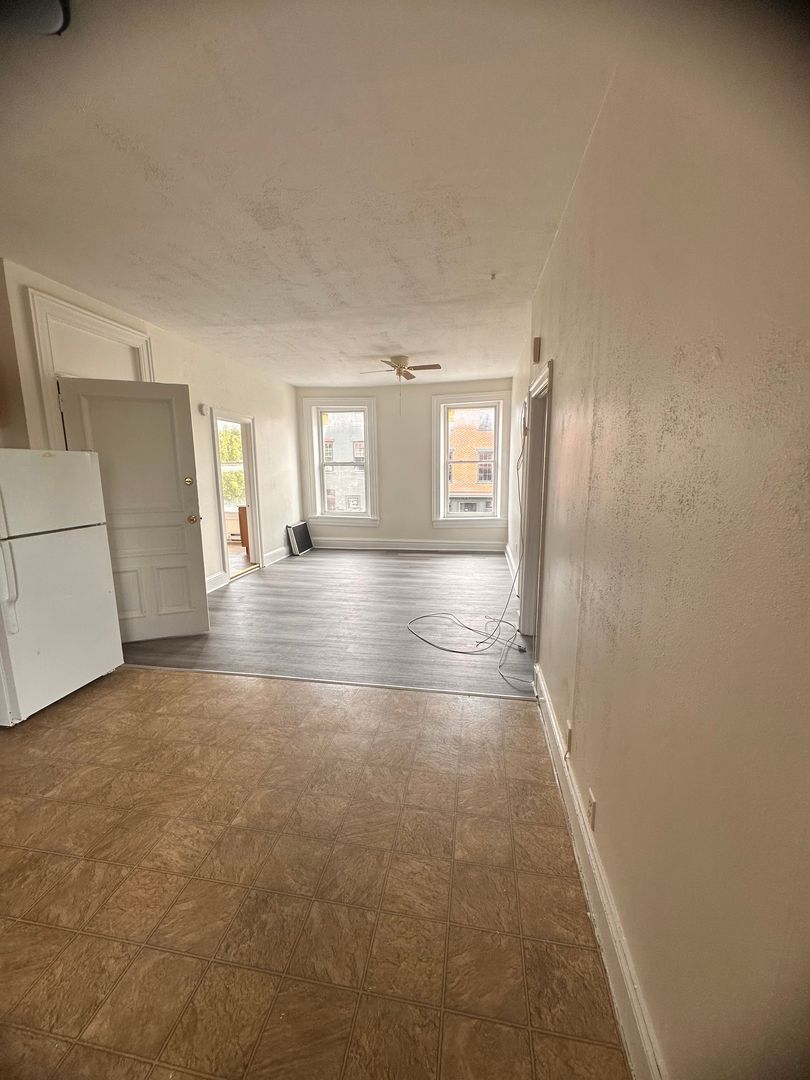 Columbia Apartment: 207 - 209 Locust St