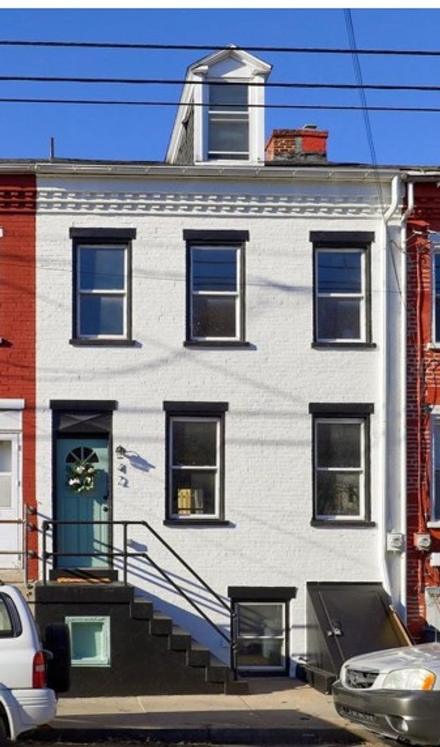 Lancaster House: 42 S Water St