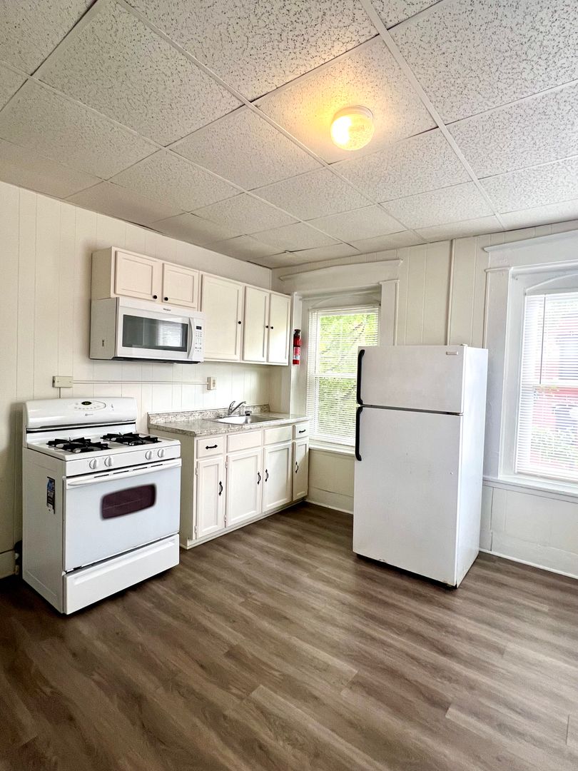 Lancaster Apartment: 48 S Prince St