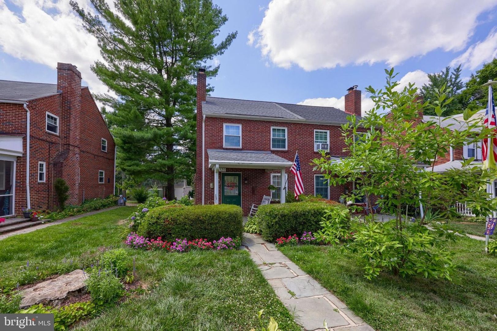 Lancaster House: 320 Atkins Ave