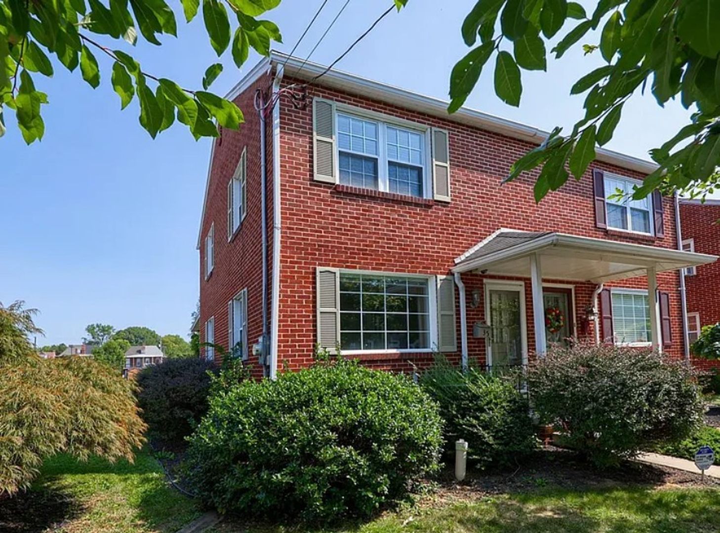 Columbia House: 35 S 8th St