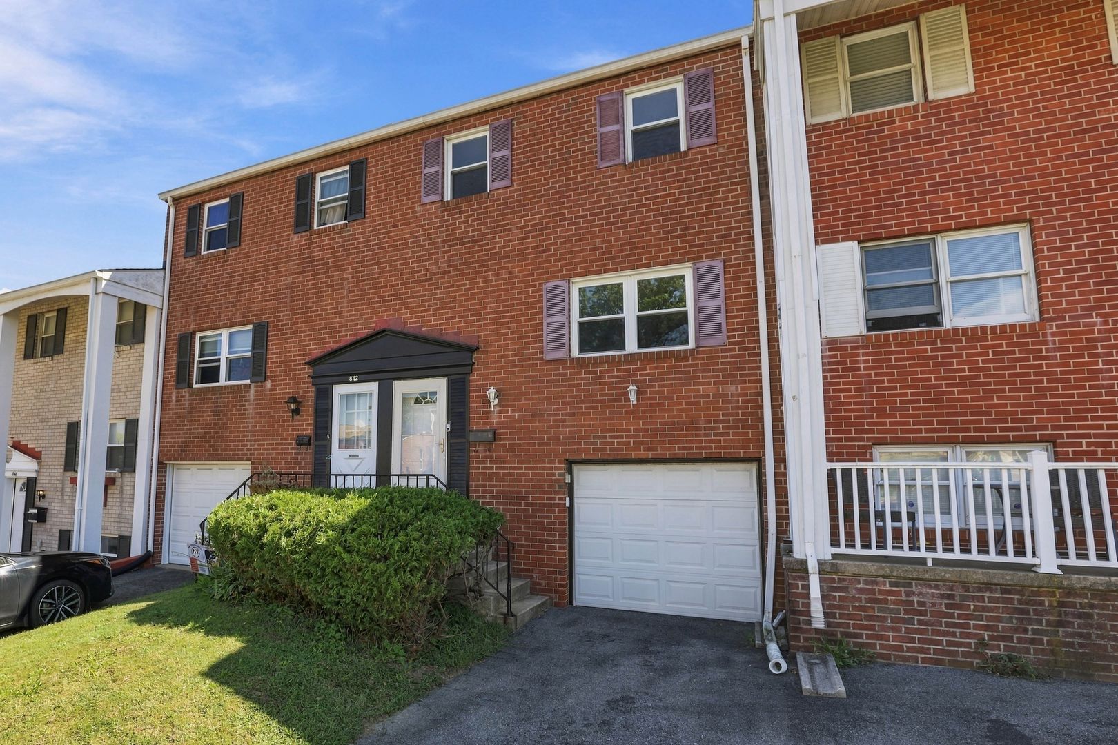 Lancaster House: 840 Hilton Dr