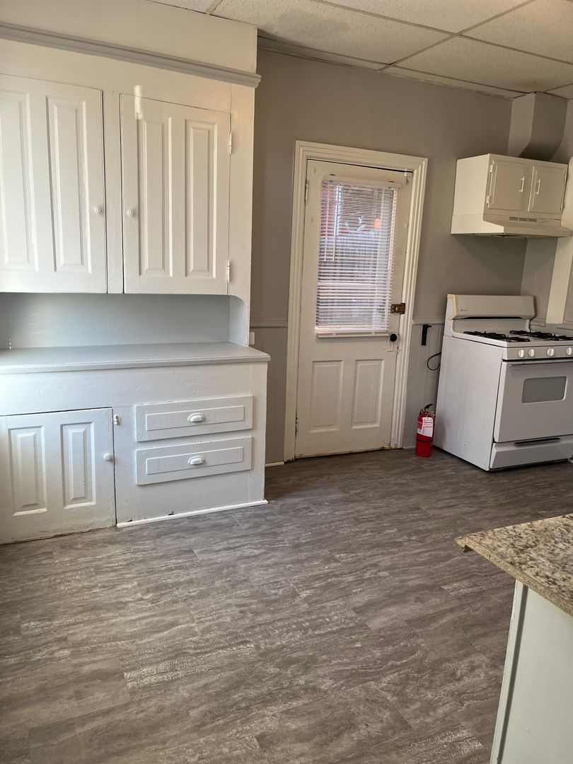 Columbia Apartment: 115 N 3rd St