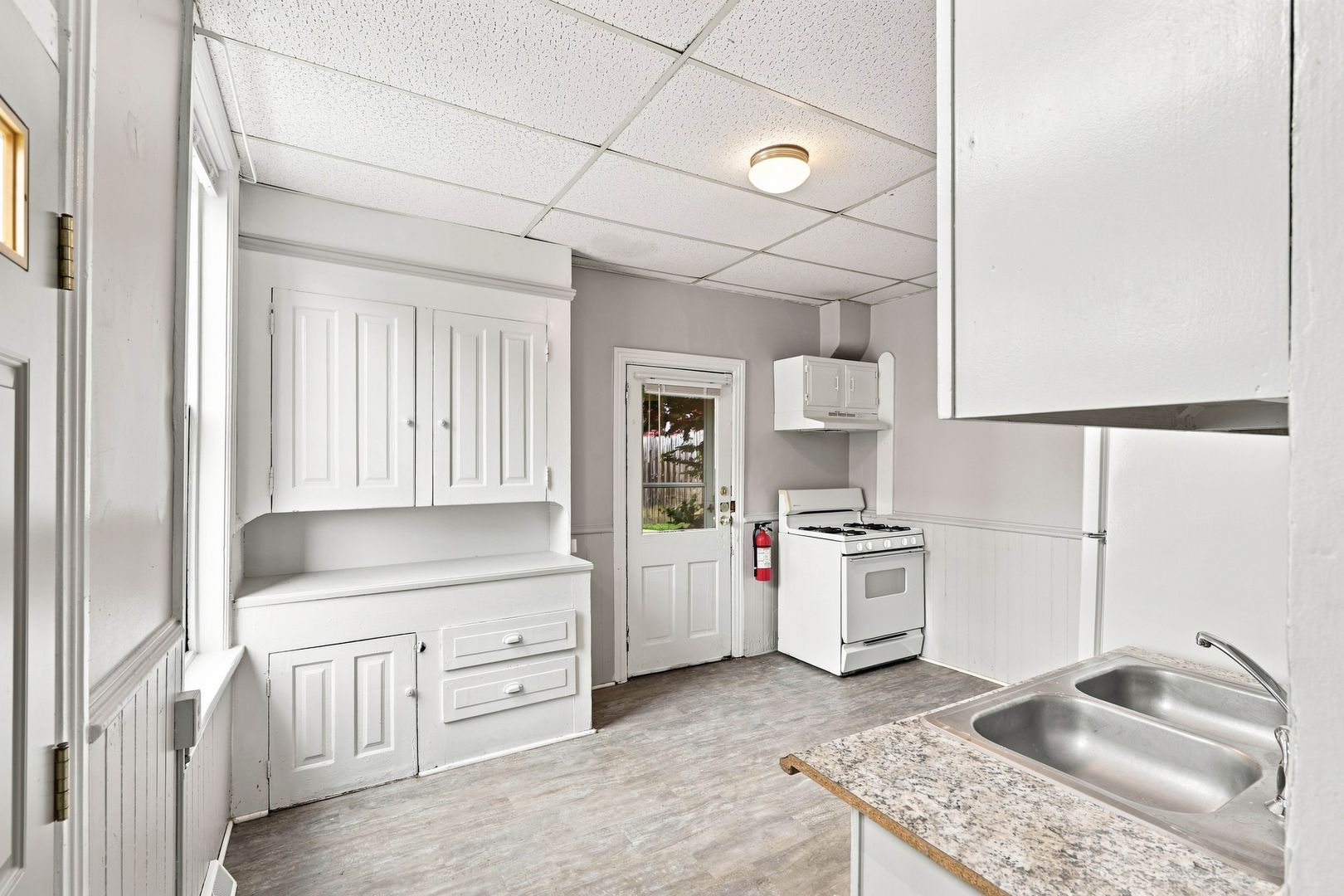 Columbia Apartment: 115 N 3rd St