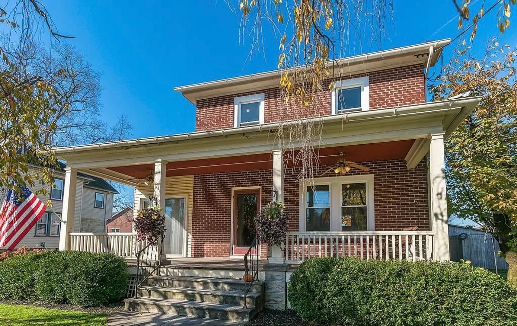 Paradise House: 4 S Singer Ave