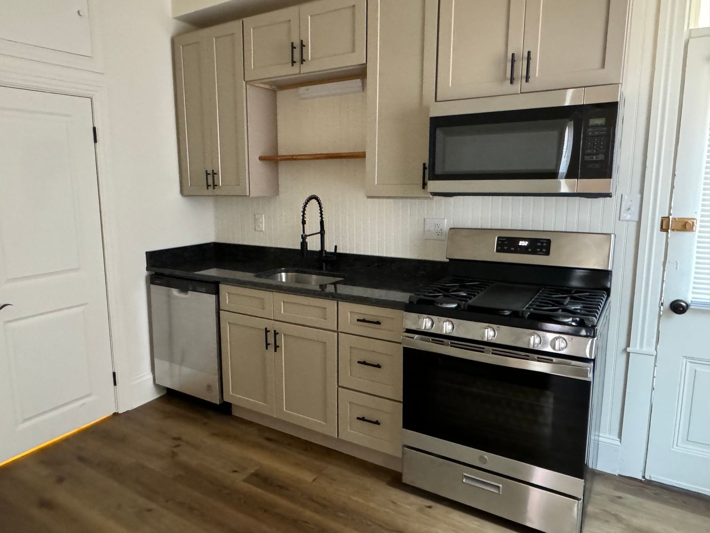 Columbia Apartment: 24 N 8th St