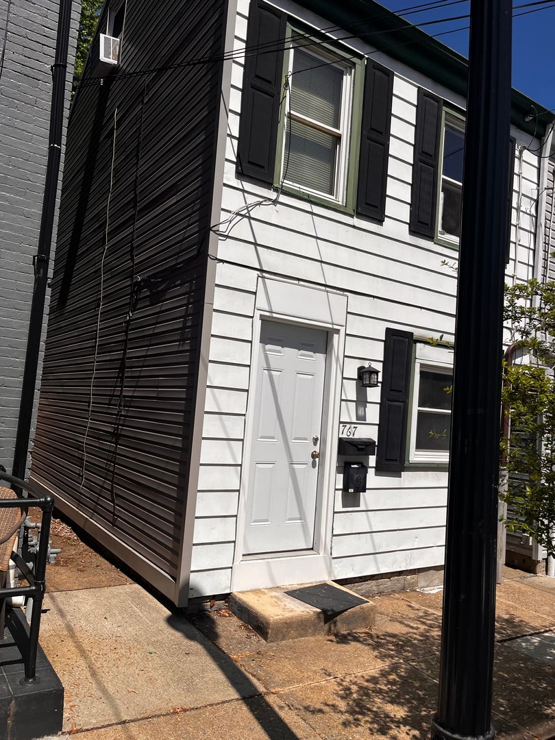 Lancaster Apartment: 767 Manor St