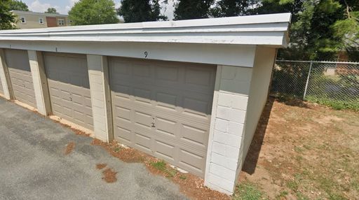 Garage for Rent 743-746 Skyline Dr.