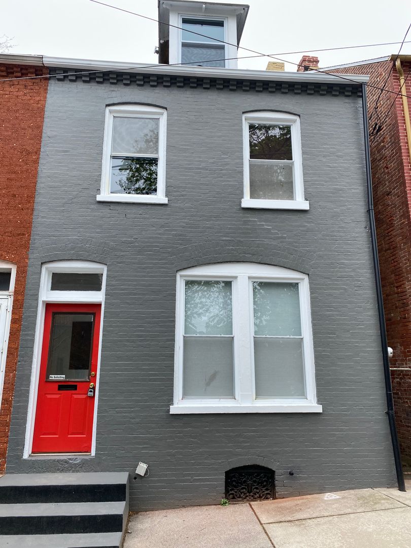 Lancaster House: 503 W Vine St