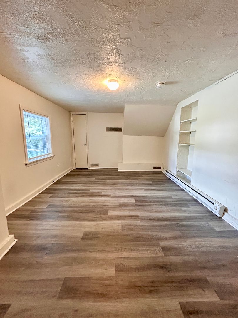 Marietta Apartment: 324 E Front St