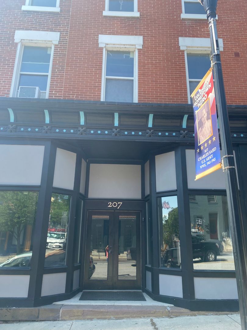 Columbia Apartment: 207 - 209 Locust St