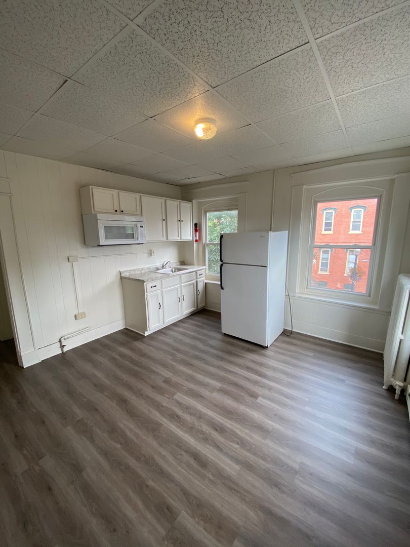 Lancaster Apartment: 48 S Prince St