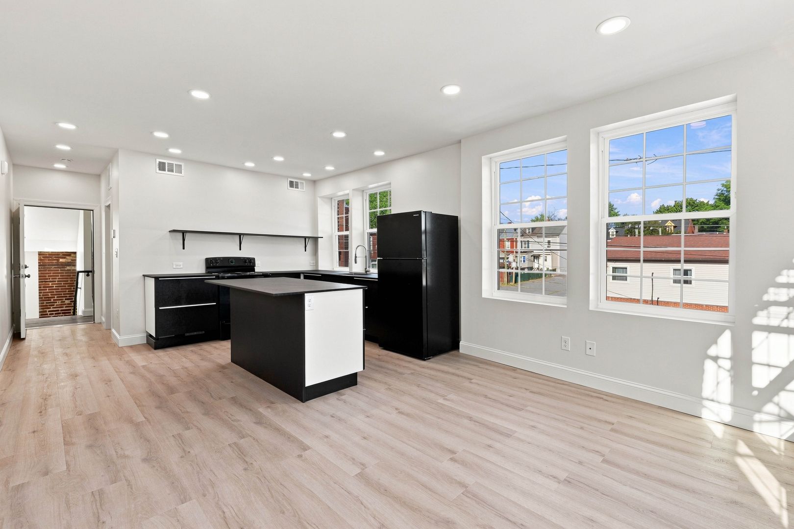 Lancaster Apartment: 740 W Vine St