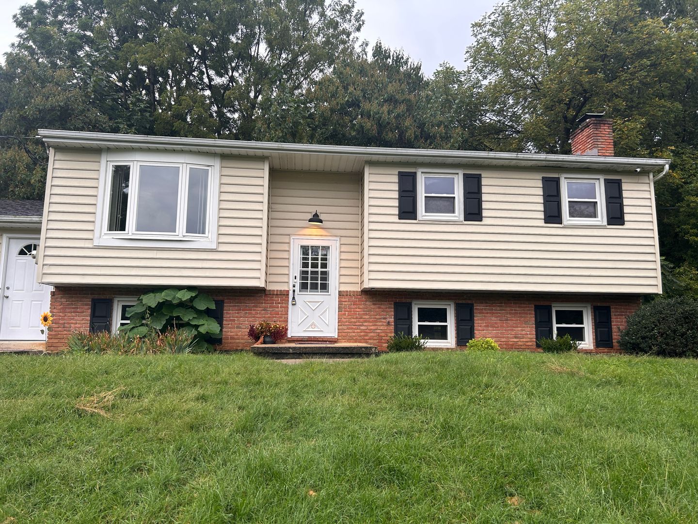 Lancaster House: 60 N Conestoga Dr - 60 N Conestoga Dr