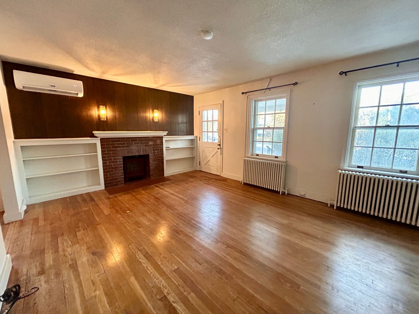 Lancaster Apartment: 214 S School Ln