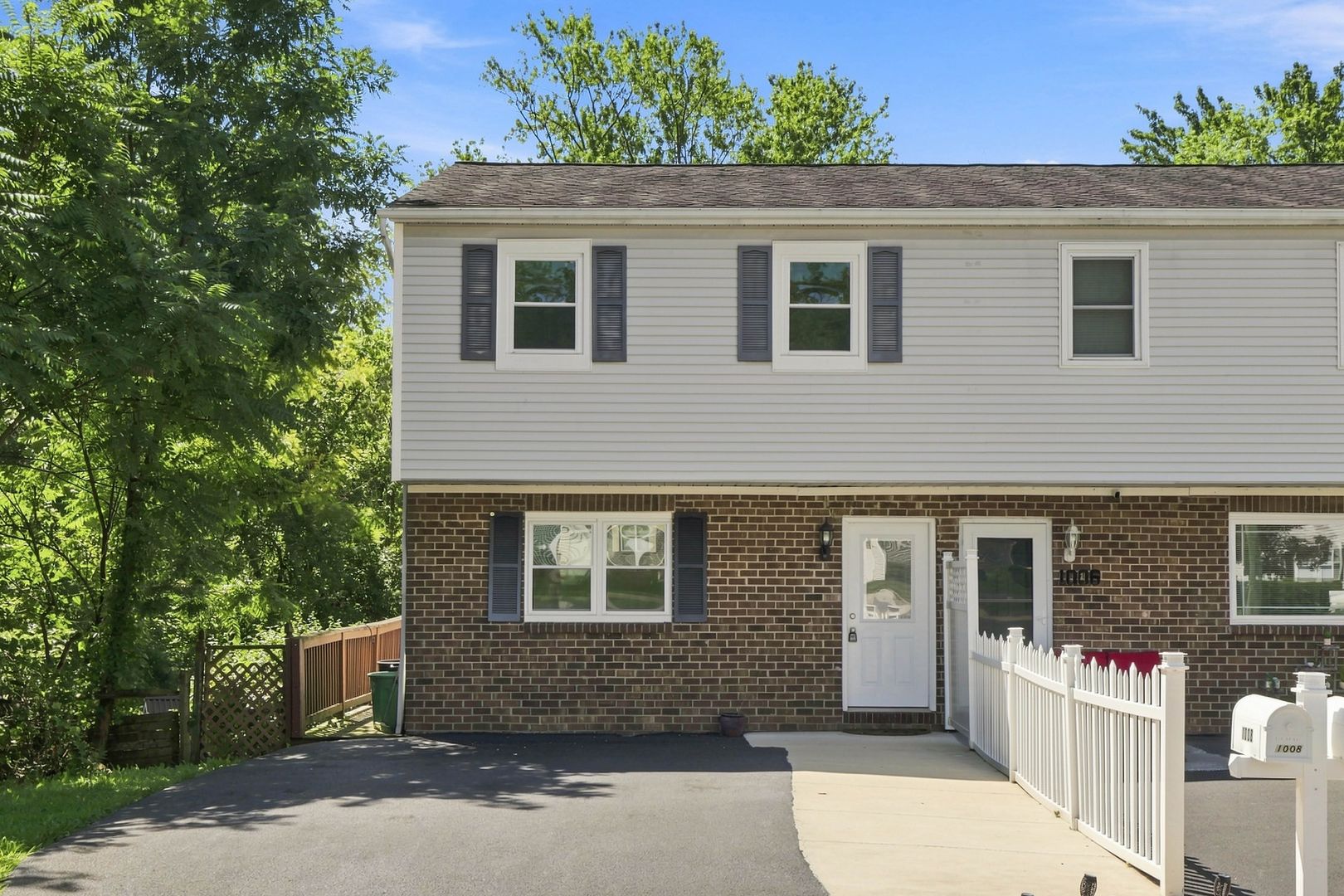 Columbia House: 1008 Cloverton Dr