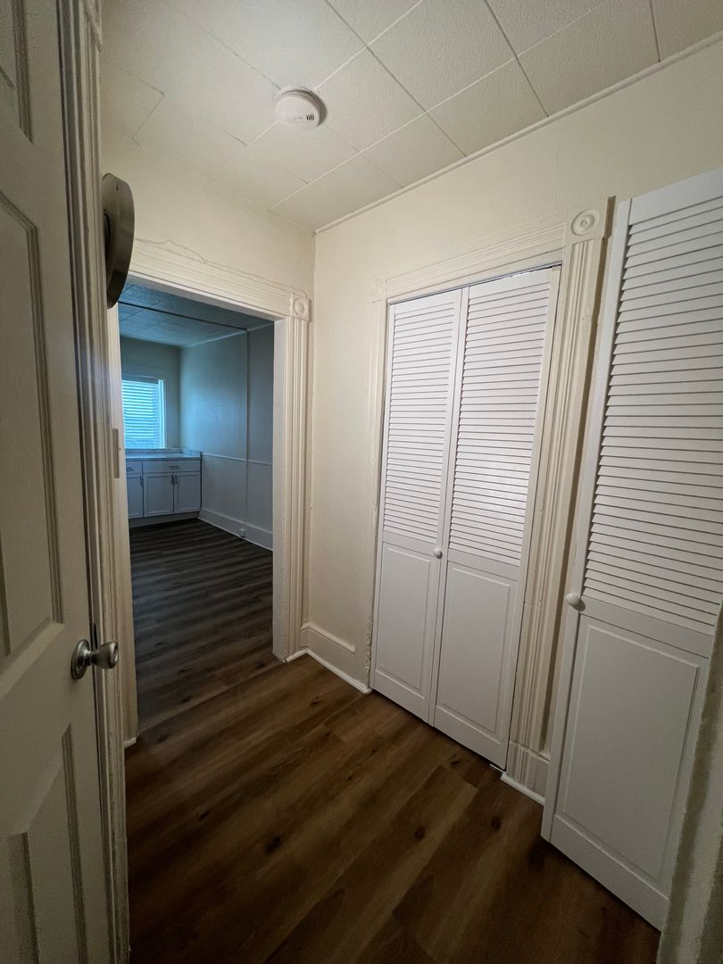 Lancaster Apartment: 114 1/2 S Queen St