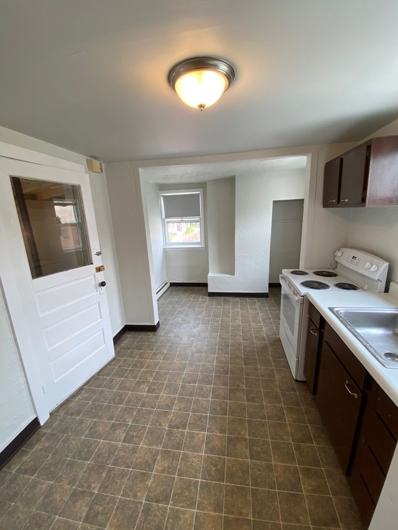 Manheim Apartment: 45 N Wolf St