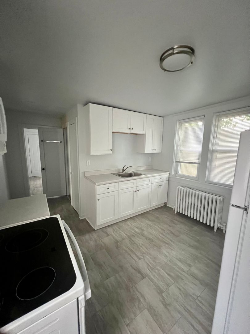 New Holland Apartment: 101-111 Brimmer Ave