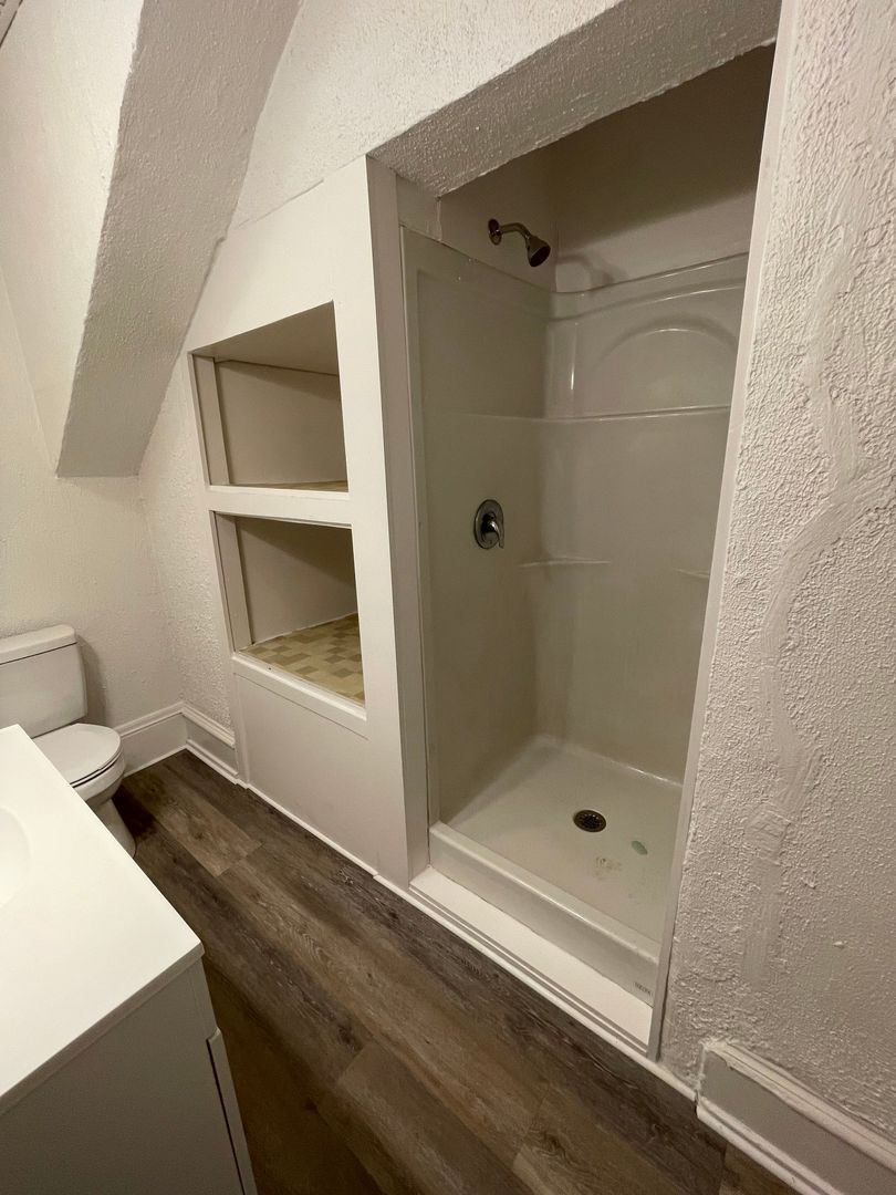 Columbia Apartment: 150 Walnut St