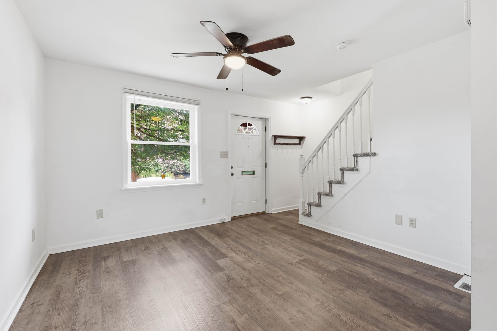 Lancaster House: 554 Hand Ave